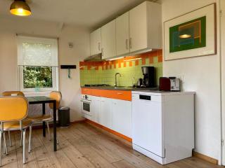 Kleines Ferienhaus mit Terrasse und Parkplatz - Anjum - 5