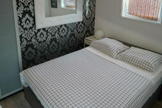 Kleines Ferienhaus mit Terrasse und Parkplatz - Anjum - 3