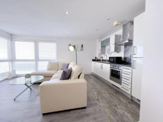 Stylish Seaview One-Bedroom APT - Swansea - 8