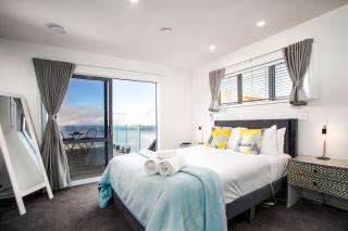 Awesomely Ambient Queenstown Home - 7