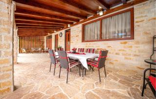 Awesome Home In Lisicic With Wifi - 2