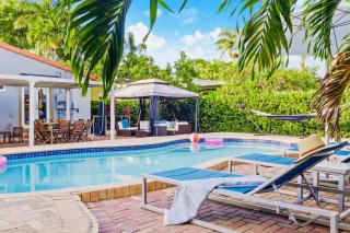 Coastal Paradise 7 min to Beach with Game Room Mini Golf and Heated Pool - Hollywood - 5