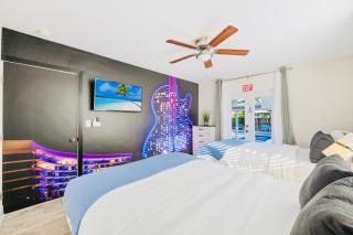 Coastal Paradise 7 min to Beach with Game Room Mini Golf and Heated Pool - Hollywood - 3