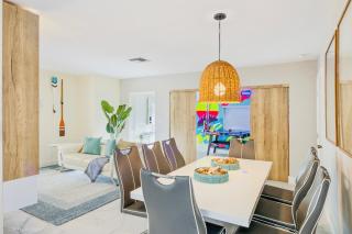 Coastal Paradise - 7 min to Beach with 4 Bedrooms, Game Room and Minigolf - 4