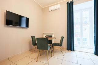 Vicky's Luxury Guesthouse by NapoliApartments - Nápoles - 1