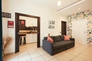 Vicky's Luxury Guesthouse by NapoliApartments - Nápoles - 2