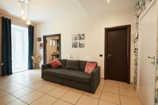 Vicky's Luxury Guesthouse by NapoliApartments - Nápoles - 5