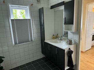 WALO APARTMENTS TROMSDALEN - Close to cable car and Arctic Cathedral, 10 min by bus to city centre, Free parking - Tromsø - 3