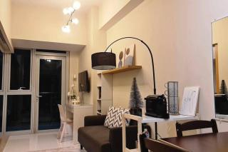 1BR king, modern balcony, wi-fi, netflix, BGC - Manila - 4
