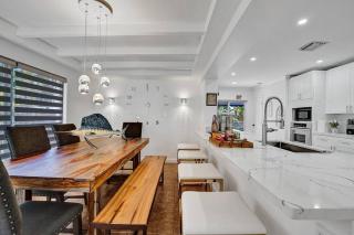 Beautiful Tropical Vacation House close to Beach - Hollywood - 0
