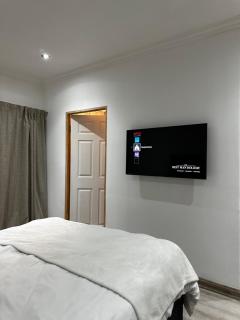 Stay In Carlazo - Unlimited WiFi, Solar backup - Roodepoort - 0