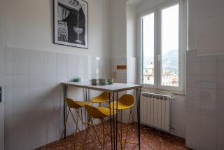 Fancy apartment bright with city and mountain view on an ancient staircase 5 mins to the station with 2 balcony with amazing city view - La Spezia - 5
