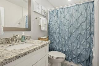 Luxury home walkable to the beach - 4
