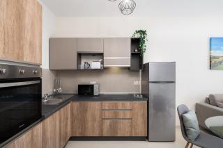 Edka Suites - Modern Sunlit 2BD Apartments with Balconies - Close to Sliema Promenade, St Julian's & St Georges Bay - Il-Gżira - 1