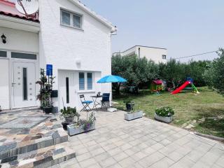 Apartments Maria with big garden - TA Leut Agency - Vrsi - 4
