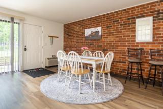 Charming 1BR Condo with Patio, Near The Lake Geneva - Lake Geneva - 4