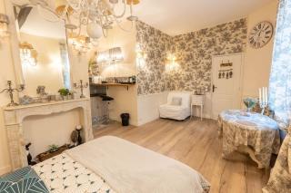 A 2 pas de la Tour Eiffel - 1