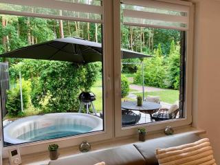 Modernes Waldhaus am Wasser I Whirlpool I Kamin I Feuerschale - - 1