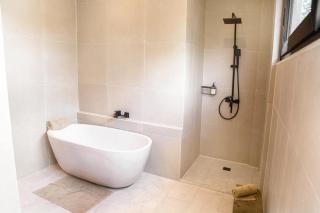 PROMO! Villa Rosa - New Luxury 1 bedroom villa in Canggu - 2 minutes to Echo beach - 9