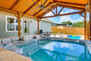 1 Mi to Canyon Lake Home with Pool, Hot Tub and Sauna - 0
