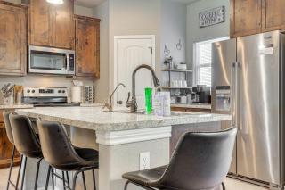 1 Mi to Canyon Lake Home with Pool, Hot Tub and Sauna - 5