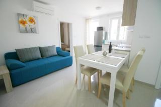 Modern eingerichtete Apartment für 4 Personen in einem Haus mit mehrere Apartments und mit Pool - b59594 - Baška - 5
