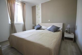 Modern eingerichtete Apartment für 4 Personen in einem Haus mit mehrere Apartments und mit Pool - b59594 - Baška - 2