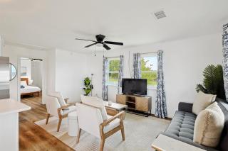 Tranquil Lakeside Escape 2 Bedrooms Patio Views - Princeton - 6