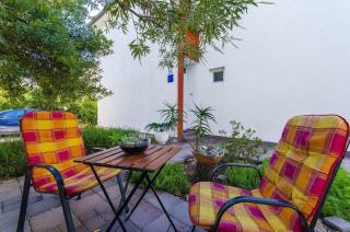 Ferienwohnung mit Balkonen, umgeben von mediterranen Garten - Stari Grad - 2