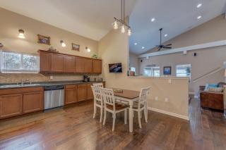 Breeze Condo - Luxury Stay 2 Blocks from Beach - 7