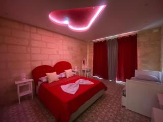 Cosy Cupids Hideout Hot Tub and BBQ - 4km away from airport - Paola - 7