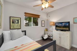 Old Town Retreat w Vintage Flair Near CSU, Bikes! - 7