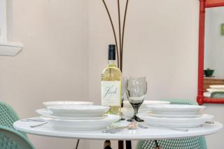 Old Town Retreat w Vintage Flair Near CSU, Bikes! - 3