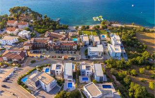 Beautiful Apartment In Malinska - Malinska - 9
