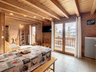 Chalet cosy 2 étoiles, 9 pers, 4 ch, 2 sdb, terrasse sud, proche télésiège, commerces, piscine été - FR-1-417-5 - La Toussuire - 0