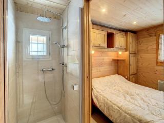 Chalet cosy 2 étoiles, 9 pers, 4 ch, 2 sdb, terrasse sud, proche télésiège, commerces, piscine été - FR-1-417-5 - La Toussuire - 6