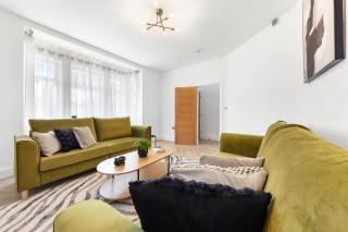 Luxury 4 Bed apartment with good transport links - Harrow - 5