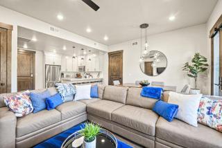 Gregs Grandeur Pristine Condo with Private Hot Tub - 0