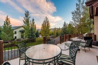Rustic Luxury Prime Townhome with Mountain Views - 8