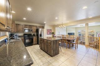 Bears Lair Spacious Townhome with Private Hot Tub - Park City - 3
