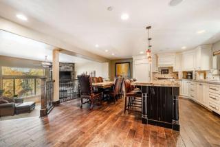 Ski Haven Elegant Townhome with Private Hot Tub - Park City - 8