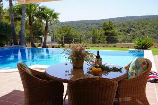 Wunderschöne und modern eingerichtete Ferienvilla mit großem Pool und exklusiver Terrasse mit Blick auf die Berge - Sol de Mallorca - 0