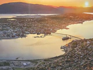 Arctic Delight 4-Bed Apartment in Tromso - 7