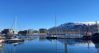 Arctic Delight 4-Bed Apartment in Tromso - 8