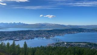 Arctic Delight 4-Bed Apartment in Tromso - 9
