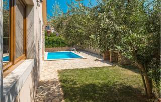 2 Bedroom Awesome Home In Liznjan - 1