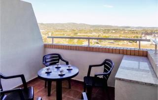 Stunning Apartment In Torre La Sal - La Estación - 9