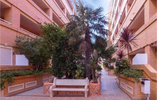Stunning Apartment In Torre La Sal - La Estación - 2