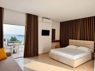 Dine Hotel - Ksamil - 0