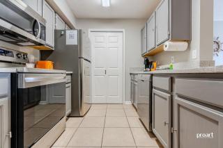 Hidden Gem - pool access, walk to beach - Destin - 1